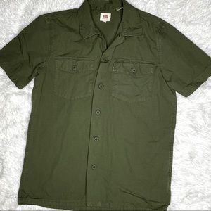 LEVI’S BUTTON UP - medium olive green
